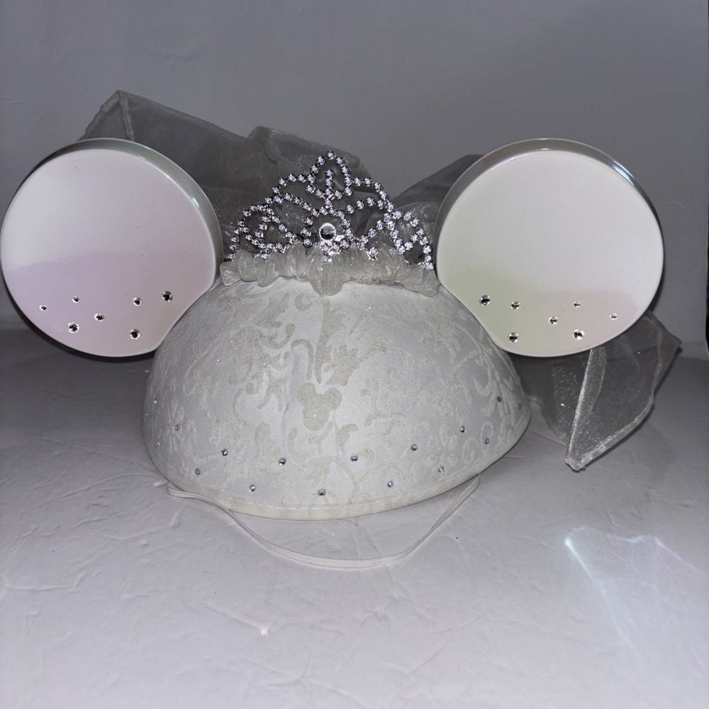 Disney Parks Minnie Mouse Ears Wedding Cap Rhinestone Tiara & Veil Adult OneSize